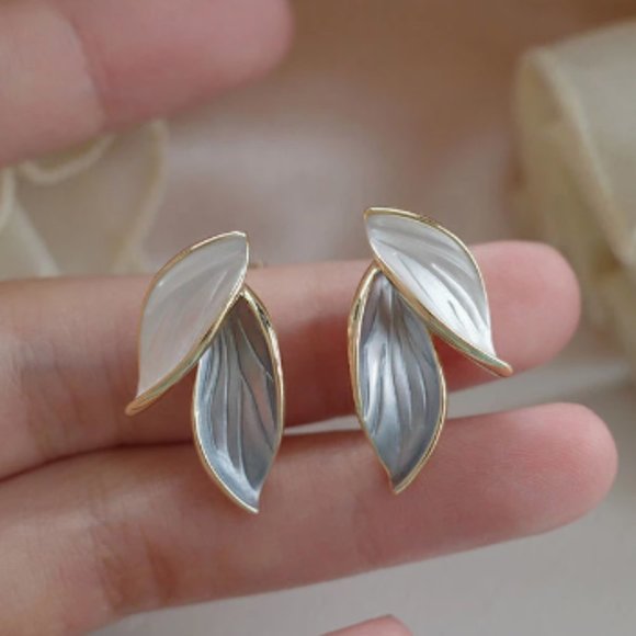 Leaf Stud Earrings Fashion Jewelry - Picture 4 of 4